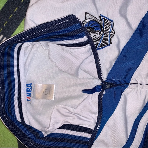 Girls size 7 (medium) NBA Mavs zip up cheer jacket - Picture 2 of 4
